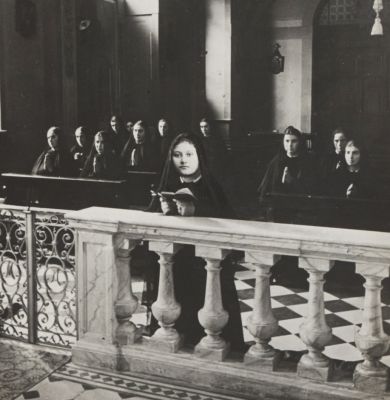 Cecilia guida la Via Crucis a Pistoia
