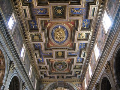 Soffitto ligneo
dellâ€™architetto Carlo Lambardi e al pittore Giovanni Battista Ricci, costruito negli anni 1592-1594. Le raffigurazioni di temi scritturistici e liturgici nei lacunari esaltano lâ€™Immacolata Concezione della Vergine Maria.
