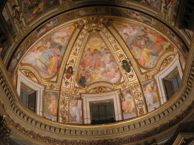 Abside
Armoniosa abside, costruita su progetto di Annibale Lippi nel 1569 e decorata poi dal pittore Giovanni Battista Ricci 
