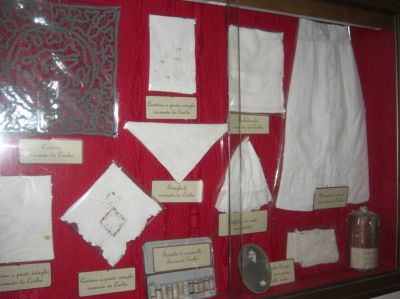 Vetrina del museo di Cecilia a Nepi
