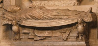 Monumento funebre del Card. Giovanni Michiel, particolare
il vescovo Antonio Orso dormiente (+1511). Ha lasciato alla biblioteca di S. Marcello 730 volumi, raffigurati nel monumento stesso e ricordati nellâ€™iscrizione.
