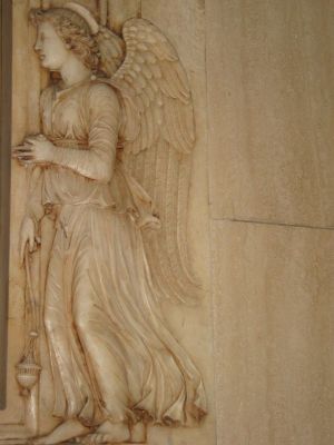 Angelo con turibolo custode del tabernacolo
scultura quattrocentesca in marmo
